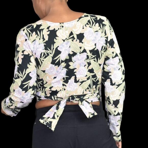 Zulu and Zephyr The Wilds Wrap Top Purple Convertible Cropped Floral Size Small - Picture 4 of 16